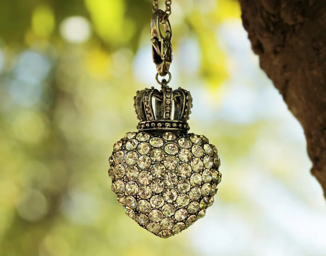 Nirva raises $33M for a pendant that only listens to you