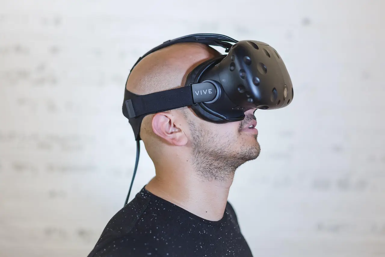 Xreal Aura is a new wired headset powered by Android XR