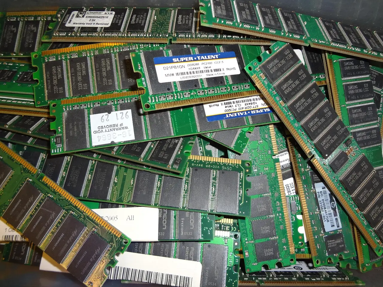 With the Fed on the back burner, tech stocks are poised to move higher following record earnings from chipmaker SK Hynix