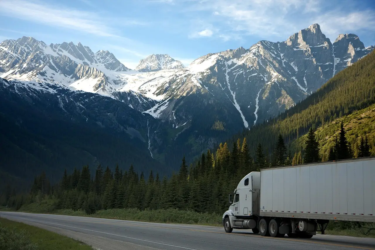 Kodiak lands first commercial deal to supply driverless trucks for public highways