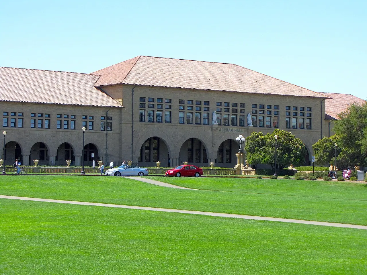 Report: Stanford & Harvard MBAs Dominate The Top Ranks Of AI Venture Capital - Poets&Quants
