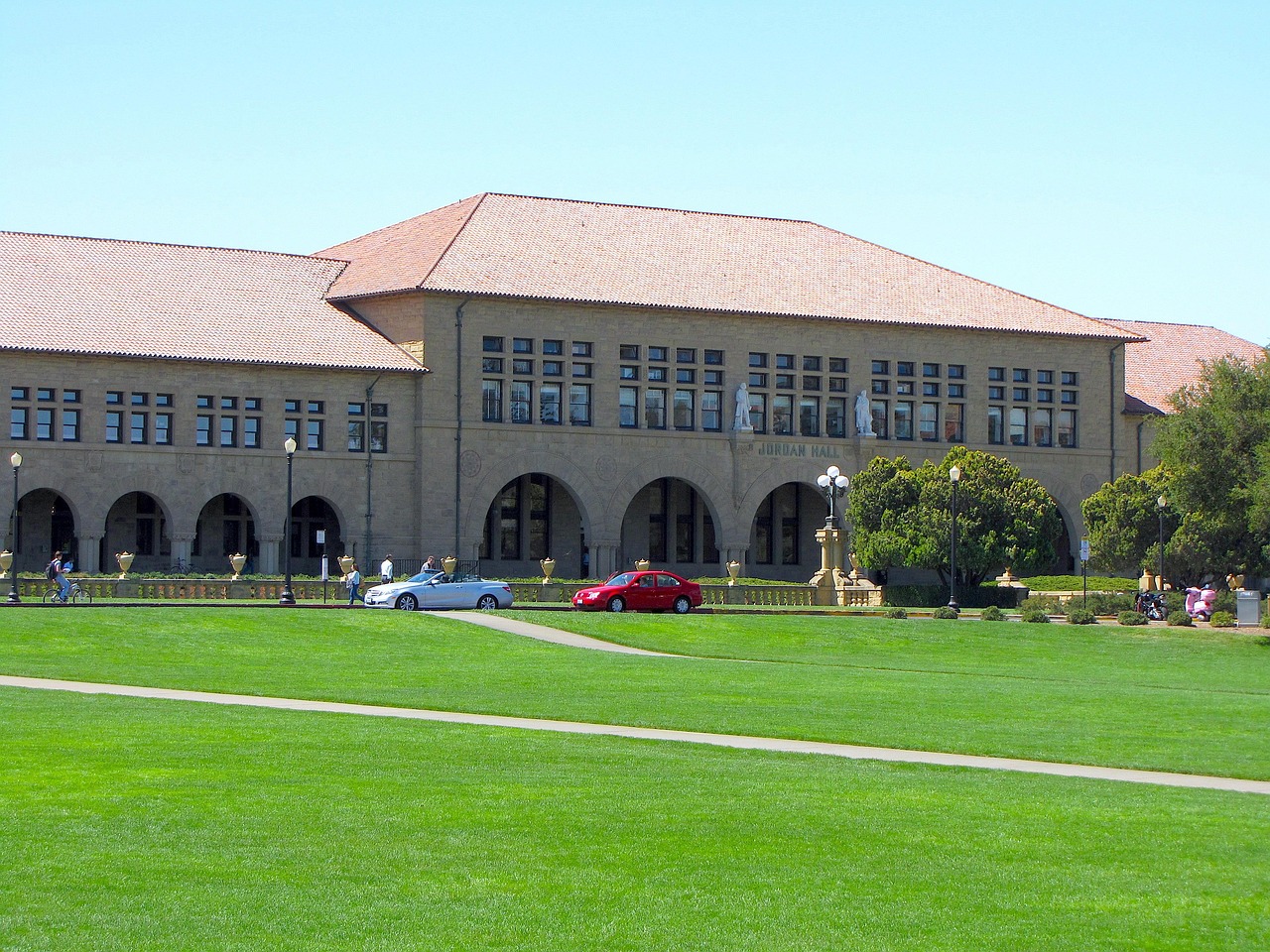 Report: Stanford & Harvard MBAs Dominate The Top Ranks Of AI Venture Capital - Poets&Quants